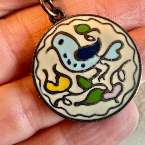 Enamel bird circle  pendant necklace - Picture 9 of 9